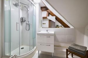 Maisons de vacances Gite 8 chambres entre Reims et Epernay - La Cheneviere - Gites Au Beau Sarrazin : photos des chambres