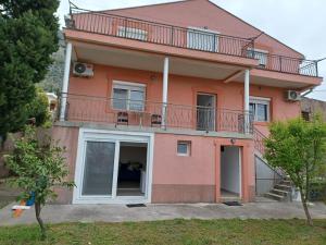 Pink Holiday House Sutomore