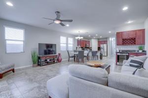 Mid-Term Stay in Glendale! Home Near Westgate