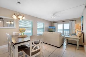 Marvel at the spectacular views from this bright corner condo!