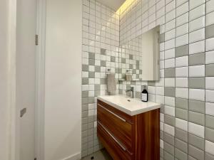 Downtown TJ Ave Revolucion 1BR Suite 10th floor