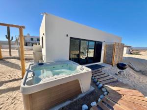 Private Jacuzzi Suite Steps to the Beach