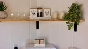 The Gatwick Cabin With Airport Parking Available