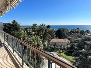 Cannes Blue Riviera Luxe