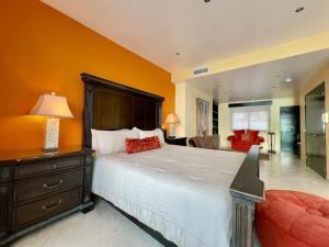 Oceanfront Villa 4BR 4 BA Real Mediterraneo