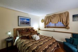 Snowater Condo 28 - Ground Floor - Sleeps 4