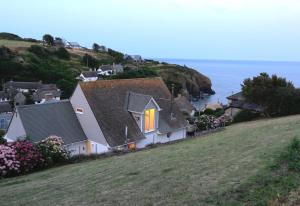 Spinnaker Cadgwith Holiday Home