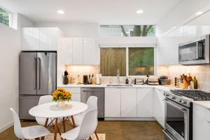 Perch - Capitol Luxe F