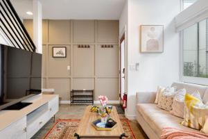 Perch - Capitol Luxe F