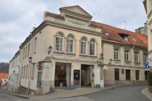 Town Hall Square Apartments