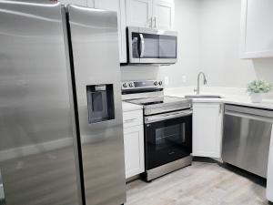 Homey 2BR Home Near DT & Airport