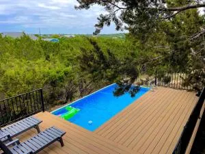 The Outlook - Spa and deck views of Hill Country - Hammetts Crossing