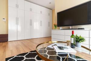 Luxury Apartment on Zlota Street
