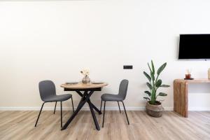 Tao Suite 1 next to the Aquarium