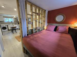 Appartements Studio de charme avec jardin au Quatre-Moulins : photos des chambres