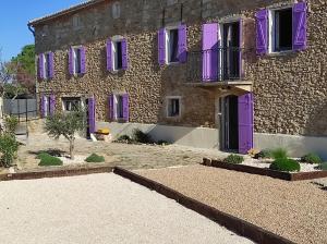 MAS ENTIEREMENT RENOVE, à SALAZAC, Le Mas des Deux Vallées, 4 CHAMBRES, 8 personnes avec Piscine privée