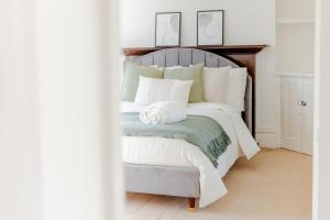 Lovely & Charming London House with Parking