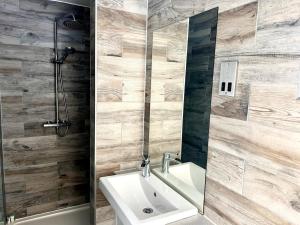 Racecourse Marina Lodge, Hot tub, Gated Parking