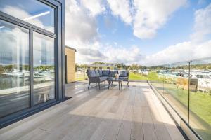 Racecourse Marina Lodge, Hot tub, Gated Parking