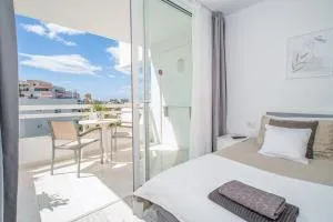 Modern Ponderosa, Las Americas - Csta Adje