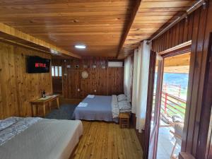 DRAGON GARDEN Tara Bridge View