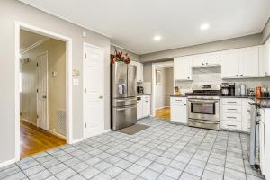 Private Hot Tub and Deck Family Gem in Alpharetta