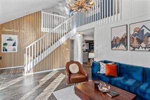 Resort Getaway - Golf, BMX trail, Hot Tub & Arcade!