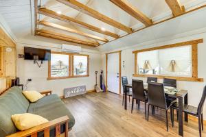 Tiny Home with Deck and Mtn Views in Lake Arrowhead!