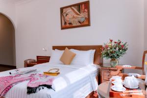 DAHLIALAND SAIGON HOTEL & SWIMMING PooL