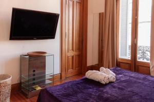 Luxury 2 room apt in Downtown