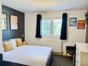 Roost Hill - Free Parking Zone