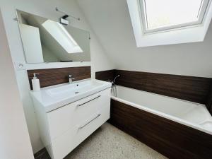Maisons de vacances La Joliette, maison 5 chambres : photos des chambres