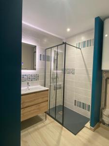 B&B / Chambres d'hotes La p-tite hirondelle : Chambre Double avec Salle de Bains Privative
