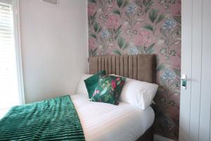 Central City Home-3 Bed Rooms- Parking-Netflix