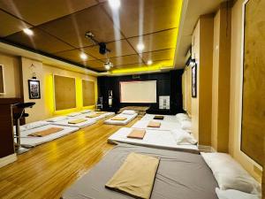 HOST HOMES near AIRPORT BETA BAYVIEW