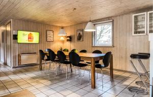 Amazing Home In Ringkøbing With Kitchen