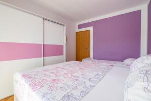 Apartments with parking space Lopar, Rab - 22558