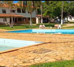 Pousada e piscina ESTORIL