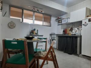 Apto Na Praia do Tombo a 100m (3min) da Areia