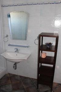 Apartments with parking space Vir - 24289