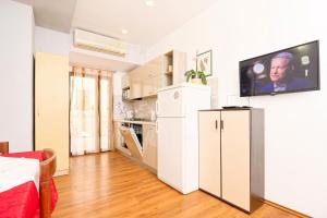 Apartments by the sea Zivogosce - Blato, Makarska - 24290