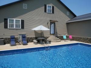 PineRidge Country Retreat with In ground Pool and Hot Tub