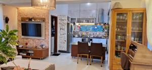 Casa praiana em condominio com lazer