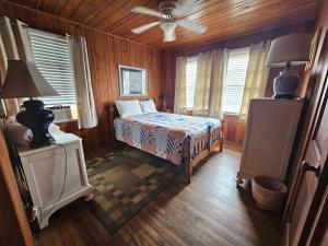 Cool Air Cottage- Upstairs- Ocean Front Duplex