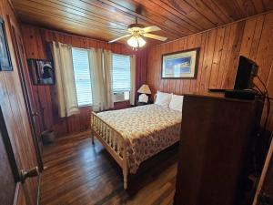 Cool Air Cottage- Upstairs- Ocean Front Duplex