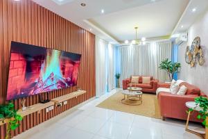 Elegant Centric Apt Near all