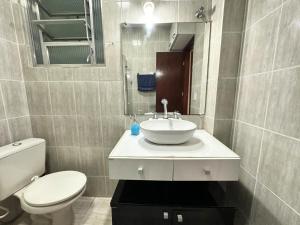 Apto na beira da praia do Centro | ROMM207