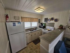 Cool Air Cottage Downstairs OF Duplex