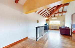 Maisons de vacances Beautiful Home In Malataverne : photos des chambres