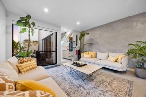 Stylish Mount Lawley Retreat Walk to Beaufort Street